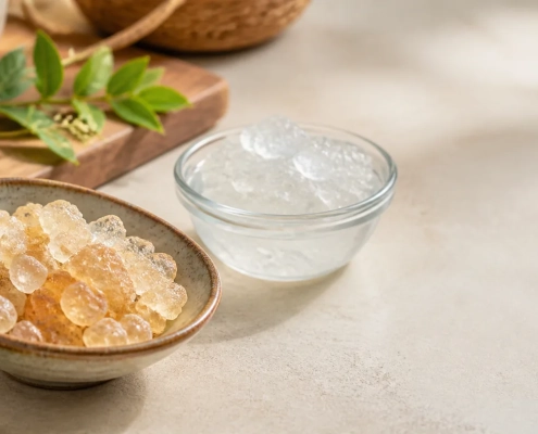 รังนกหิมะ Gum Karaya แบบแห้งในชามและแบบพองหลังแช่น้ำ